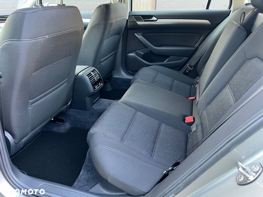 Volkswagen Passat - 35