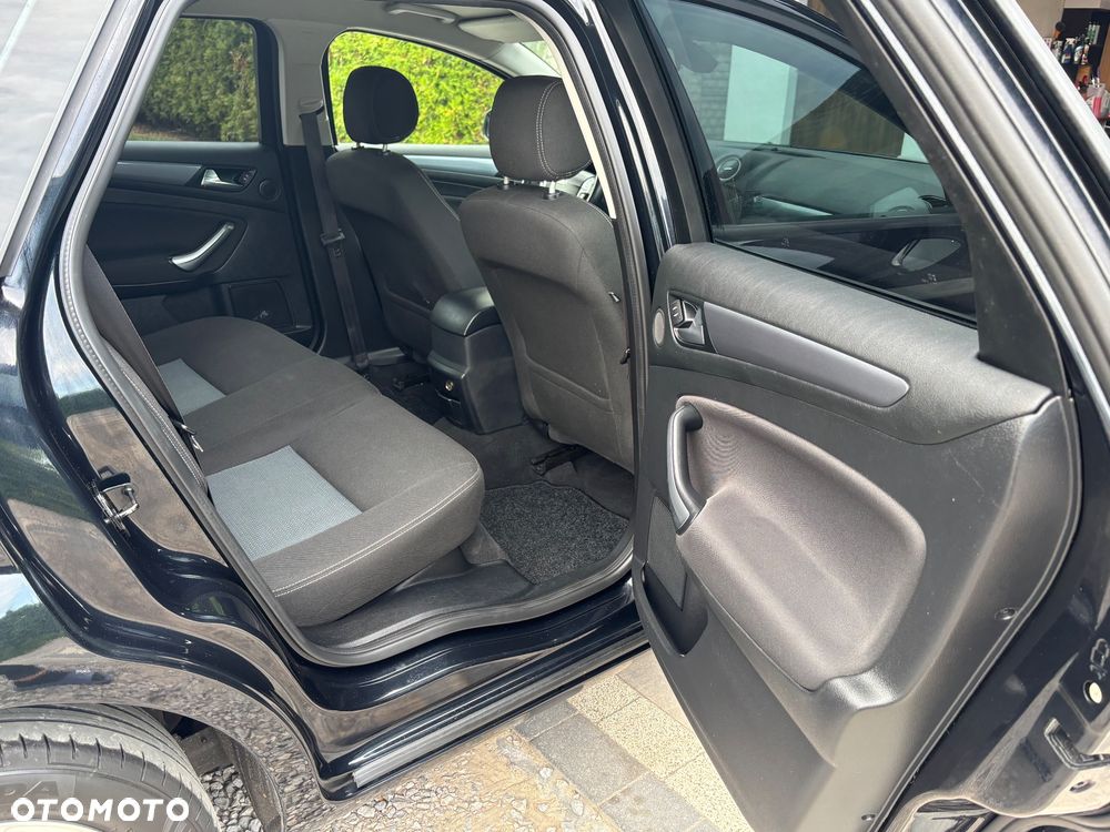 Ford Mondeo - 32