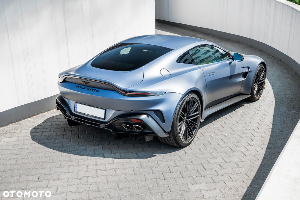 Aston Martin Vantage - 9