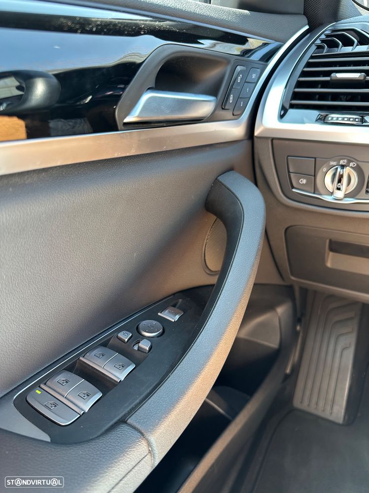 BMW iX3 Inspiring - 32