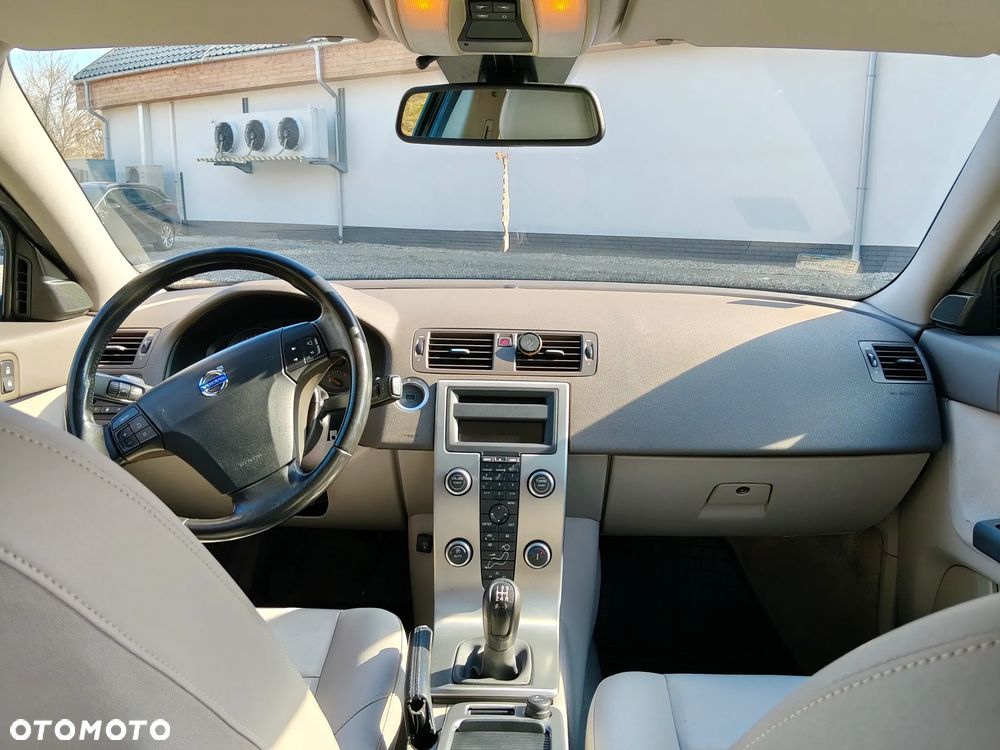 Volvo V50 1.8 Momentum - 4