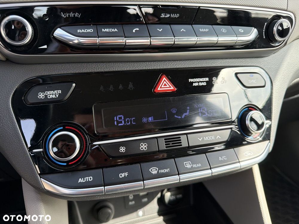 Hyundai IONIQ Hybrid Premium - 30