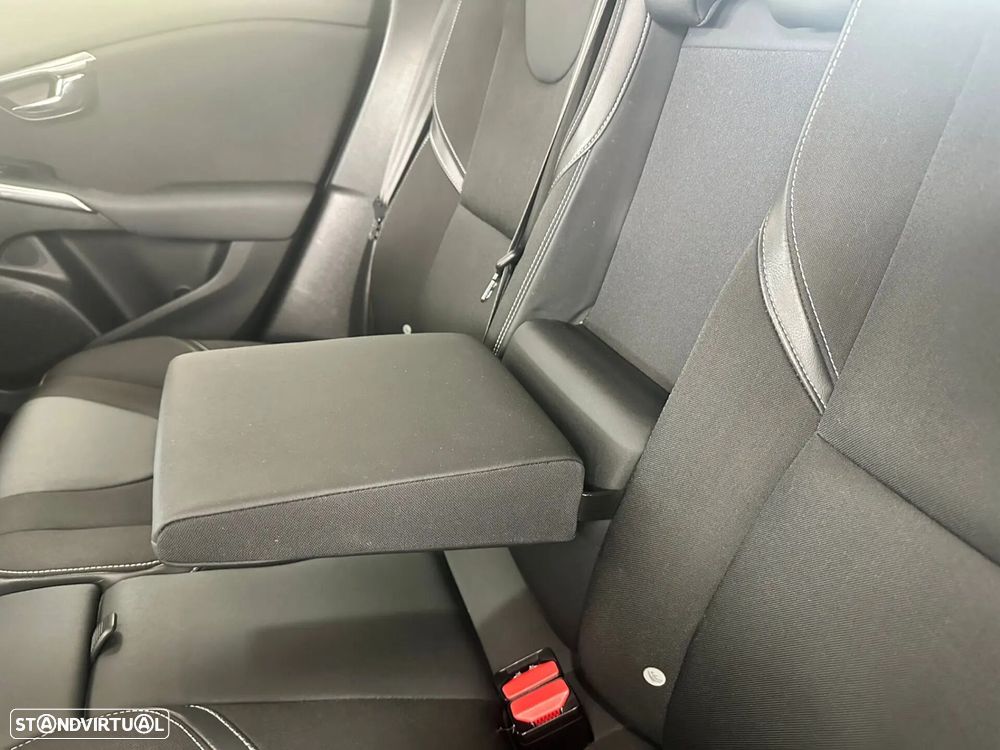 Volvo V40 Cross Country - 27