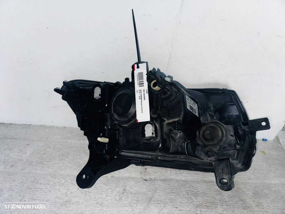 Farol Esquerdo Dacia Sandero - 12/17 - 7