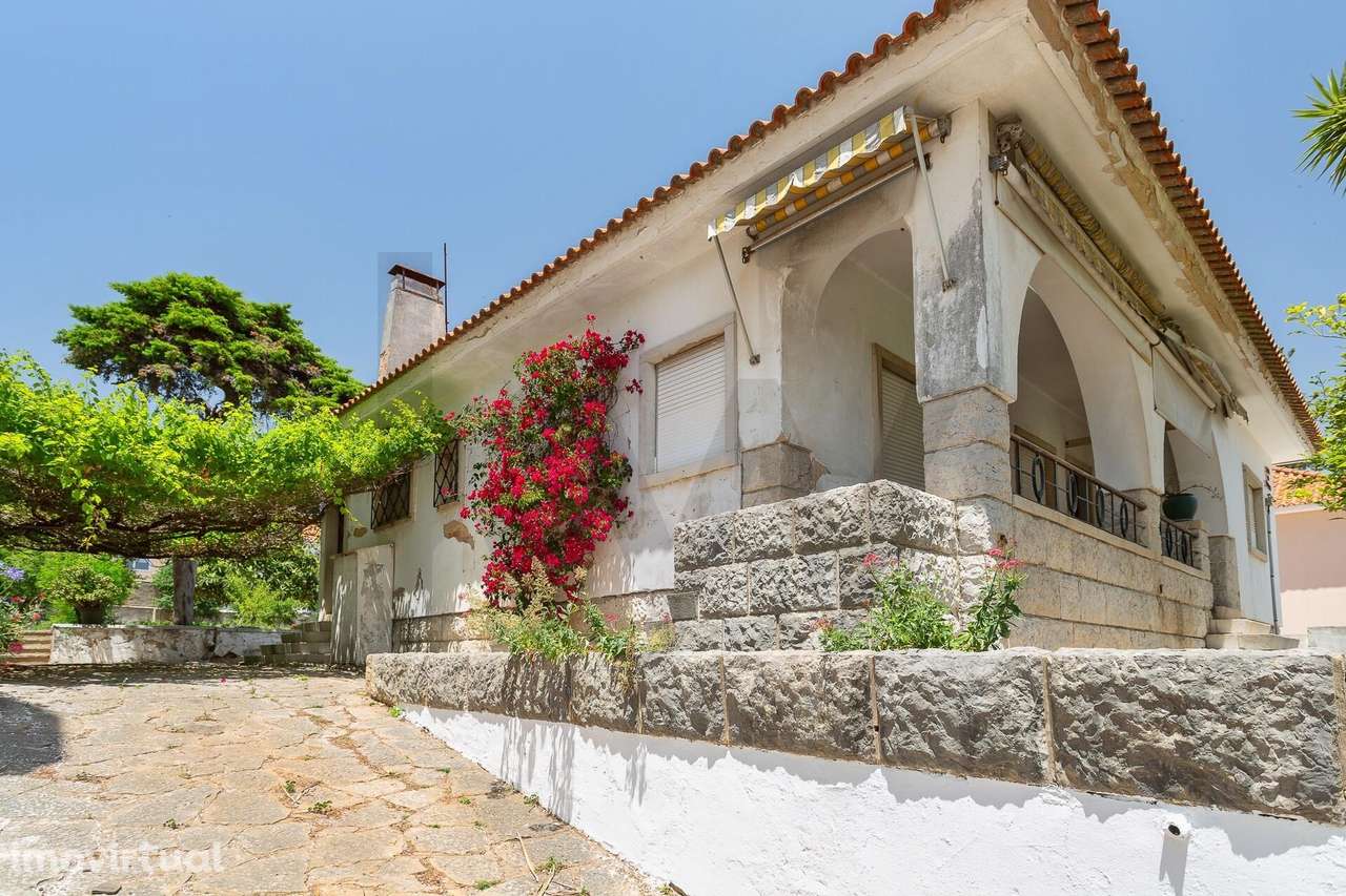 Parede, Cascais - Moradia T5 em terreno de 1065 m2 para investimento - Grande imagem: 2/53