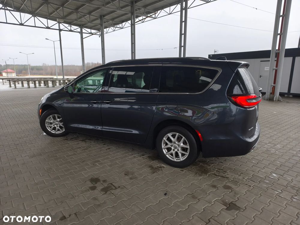 Chrysler Pacifica - 4