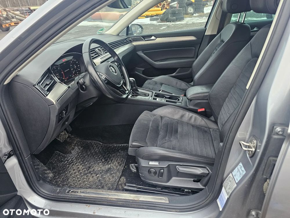 Volkswagen Passat 2.0 TDI SCR DSG Highline - 24