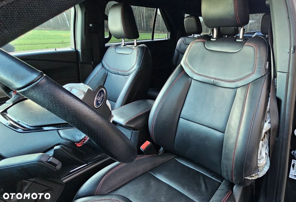 Ford Explorer EcoBoost Plug-in Hybrid ST-LINE - 17