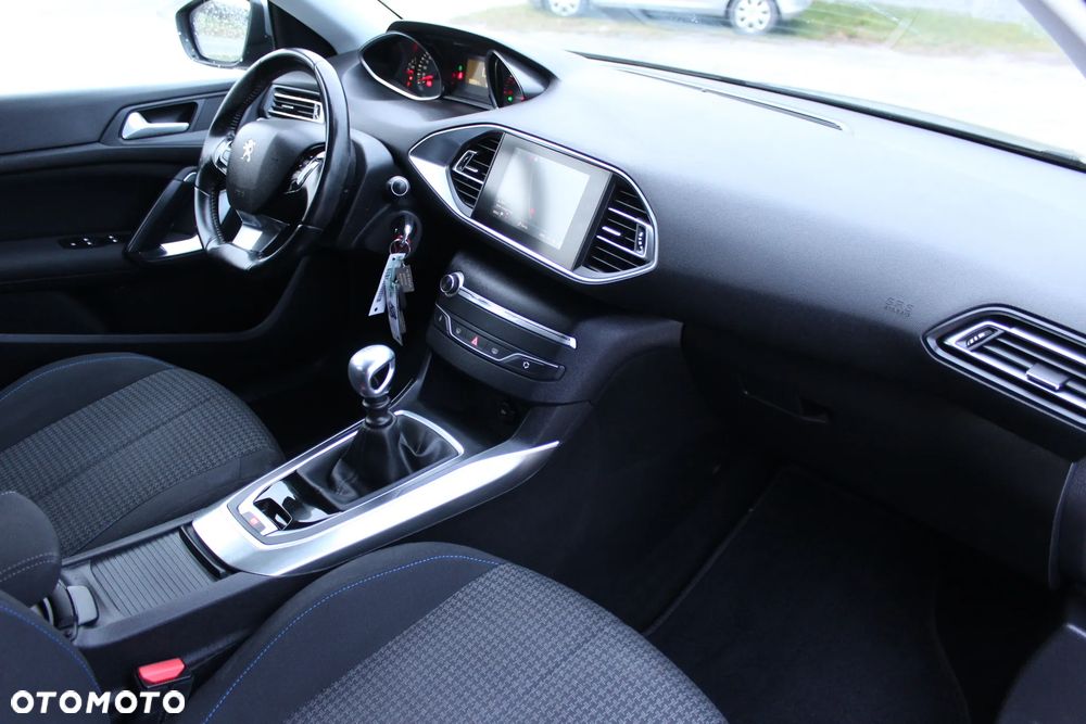Peugeot 308 - 8