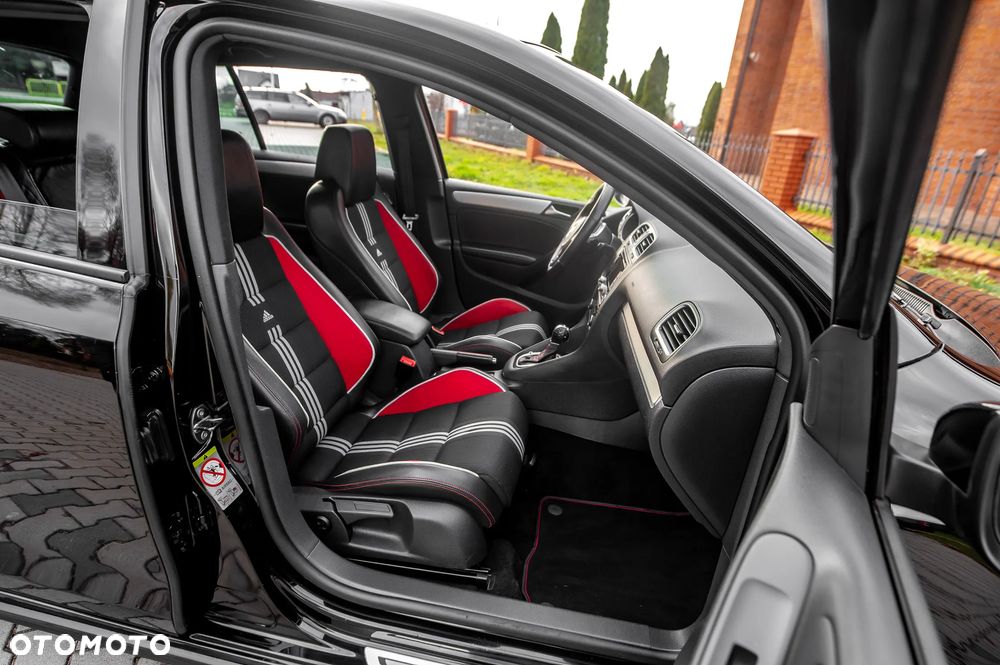 Volkswagen Golf 2.0 GTI DSG adidas - 25