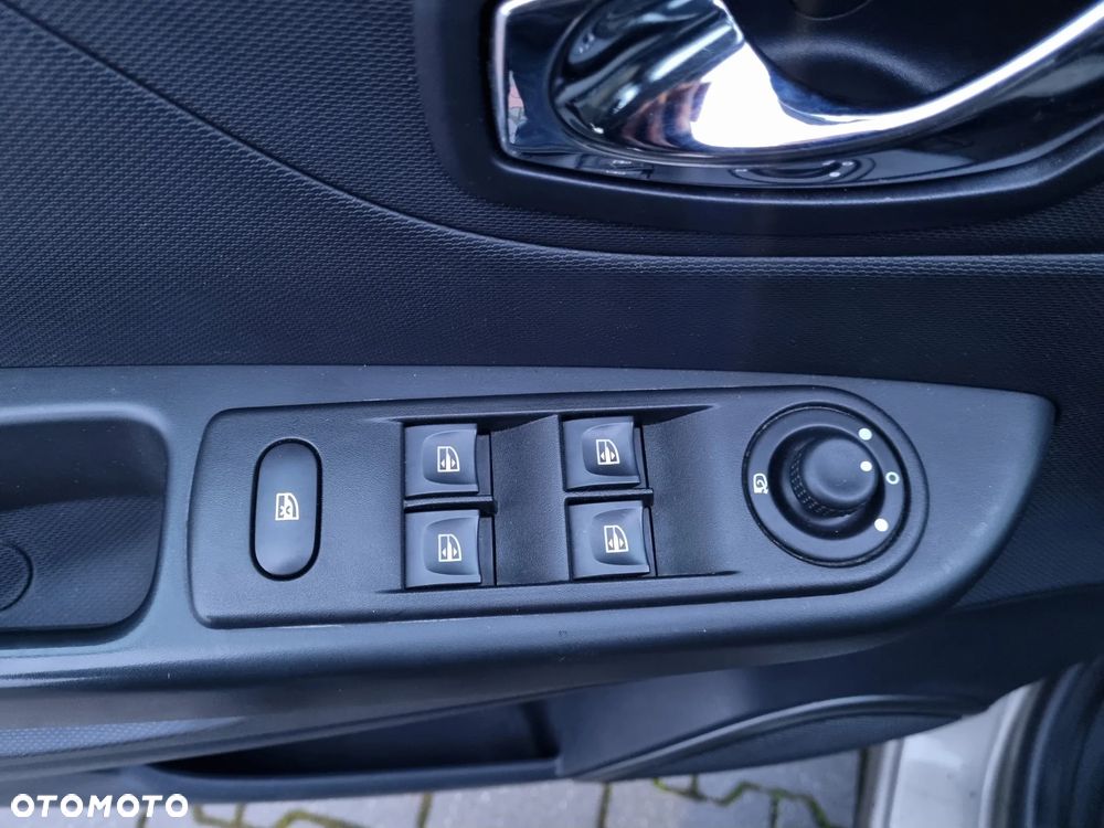 Renault Captur 0.9 Energy TCe Life EU6 - 17