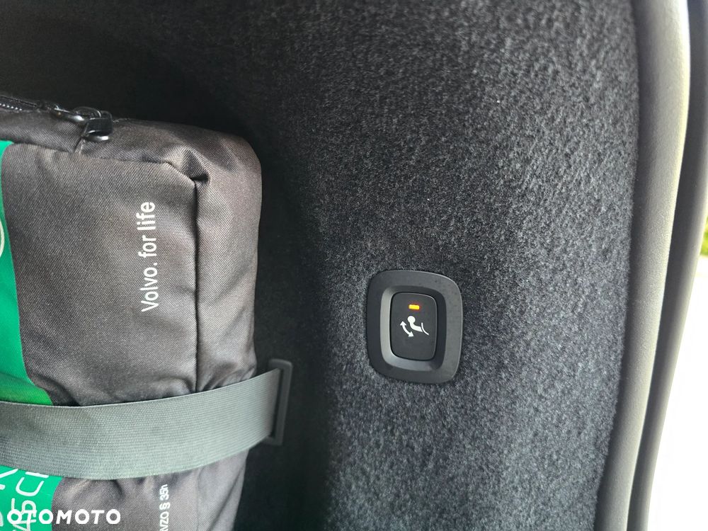 Volvo V90 D3 Momentum Pro - 23