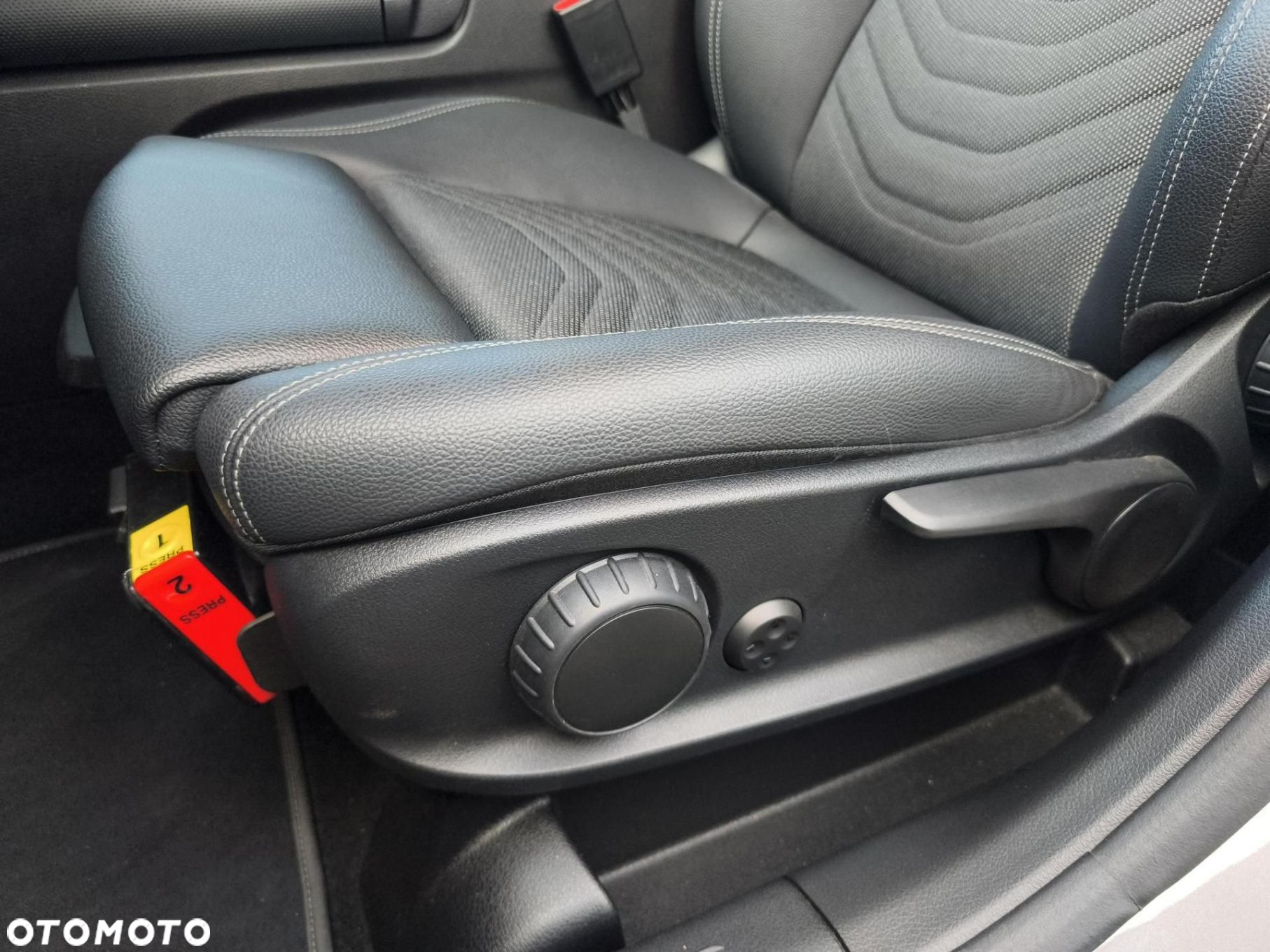 Mercedes-Benz GLA - 11