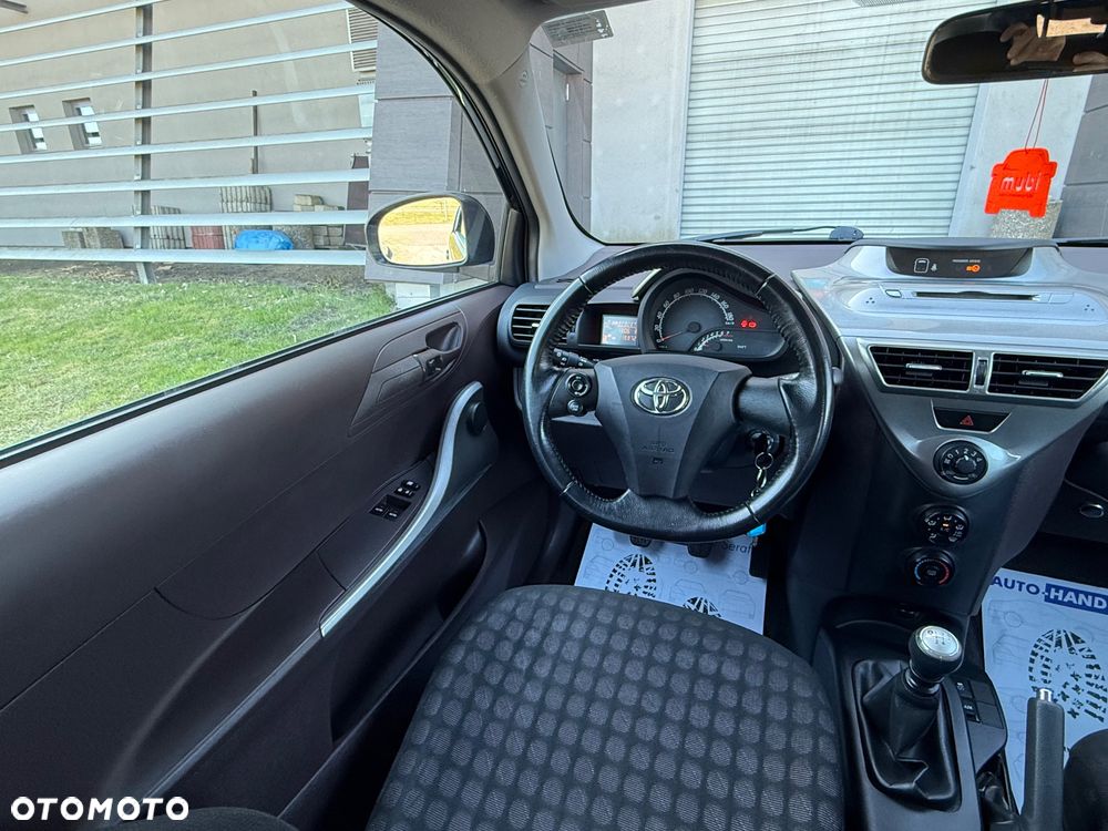 Toyota iQ - 17
