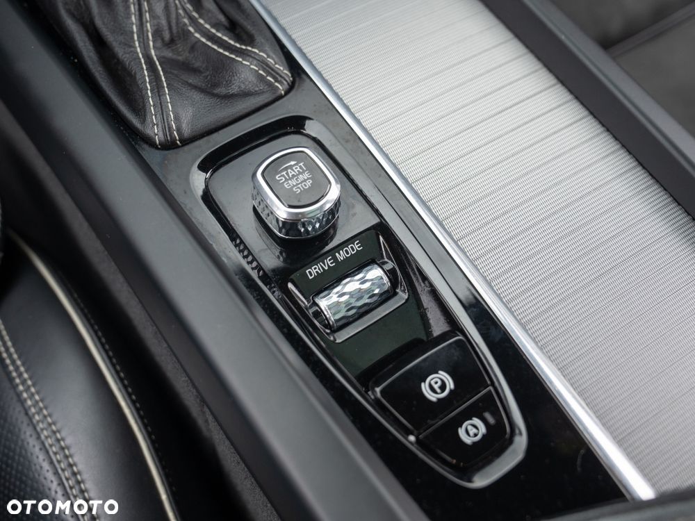 Volvo XC 60 D4 AWD Geartronic RDesign - 35