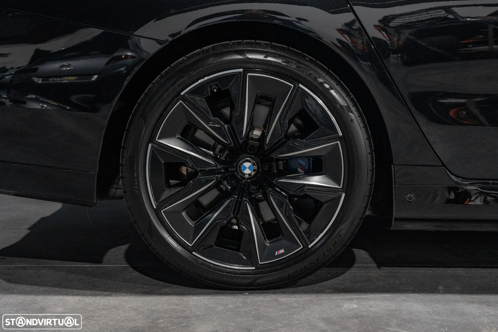 BMW 750 750e xDrive Pack Desportivo M - 52
