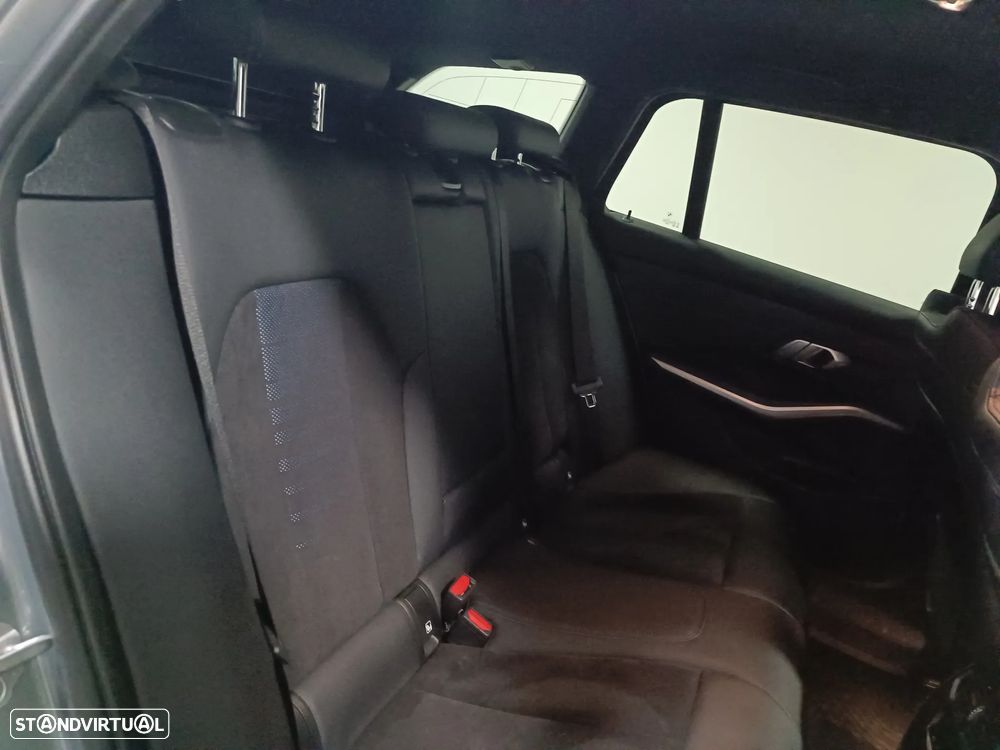 BMW 320 e Pack Desportivo M Auto - 27