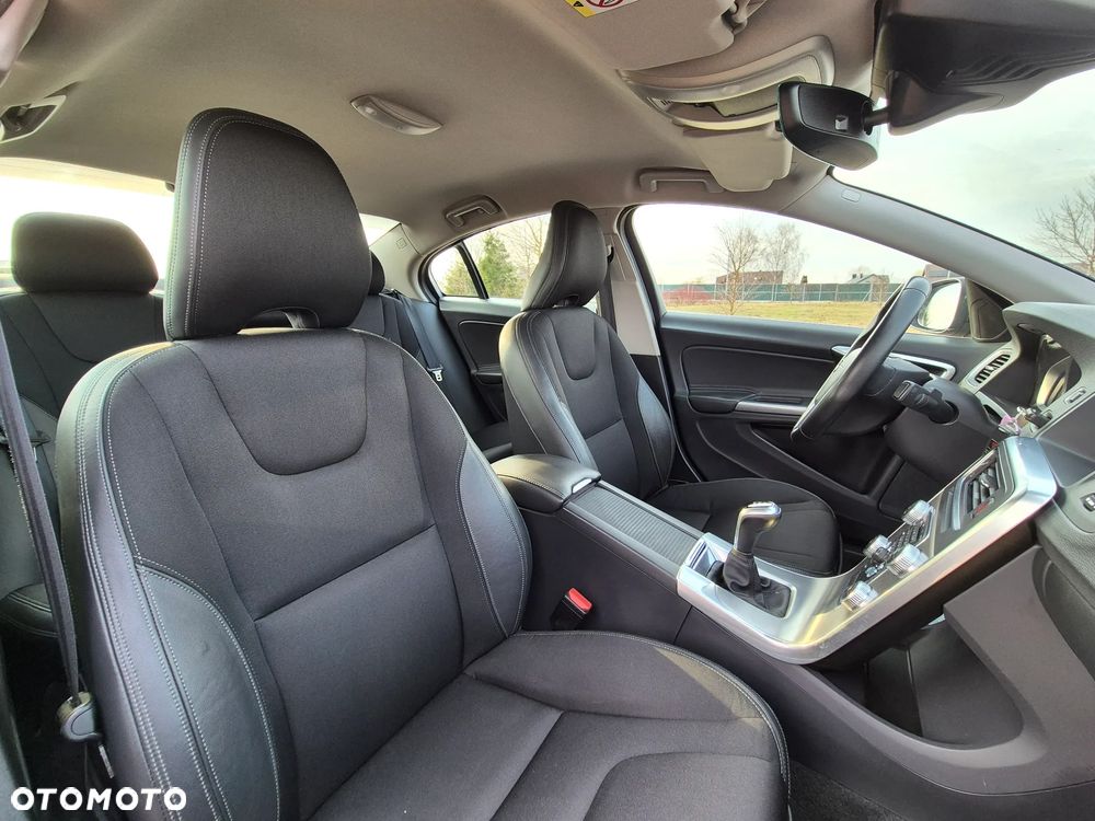 Volvo S60 D2 Momentum - 8