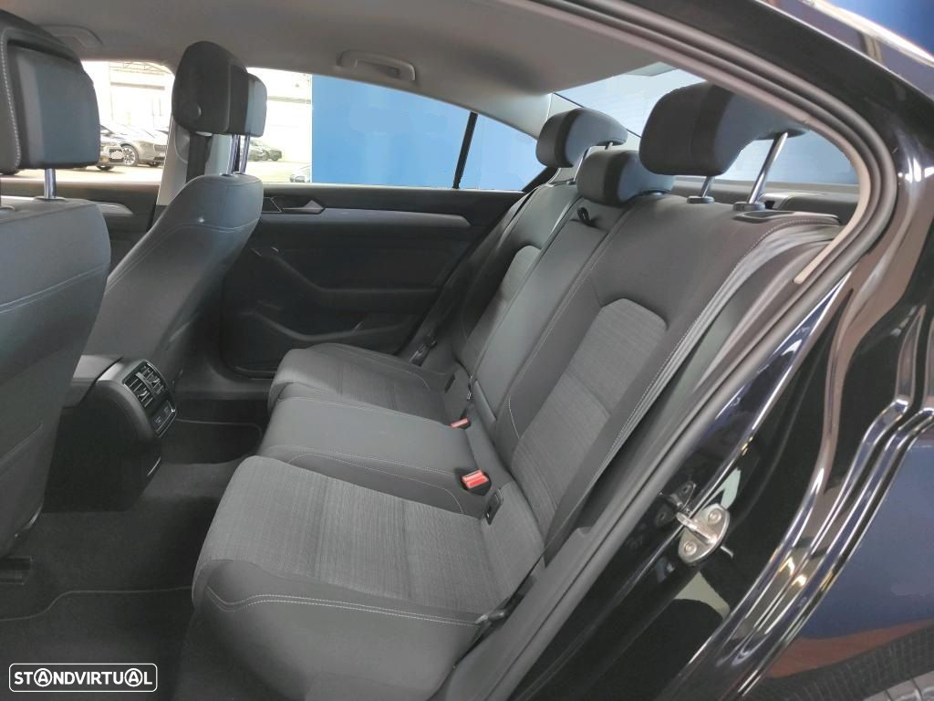 VW Passat 2.0 TDI Business DSG - 8