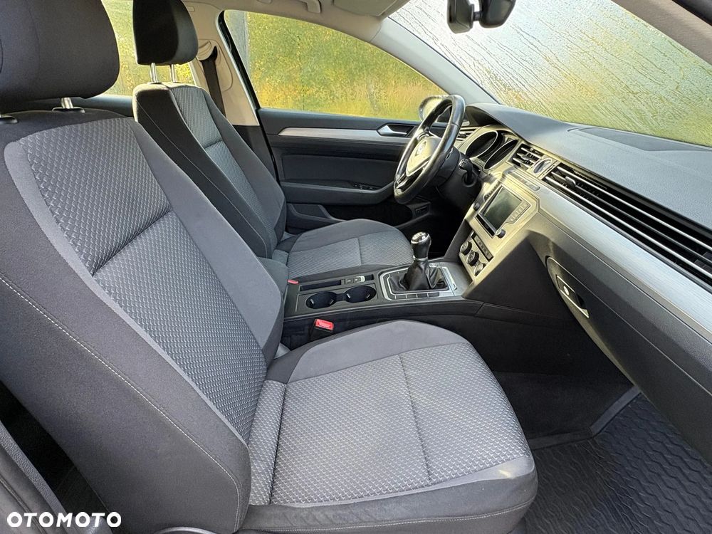 Volkswagen Passat - 11