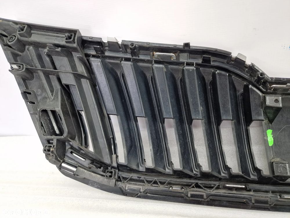 SKODA OCTAVIA III LIFT 16- RS VRS LAKIEROWANA ATRAPA / GRILL PRZEDNI PRZÓD , NR 5E0853653C , NR AUKCJI GR127 - 21