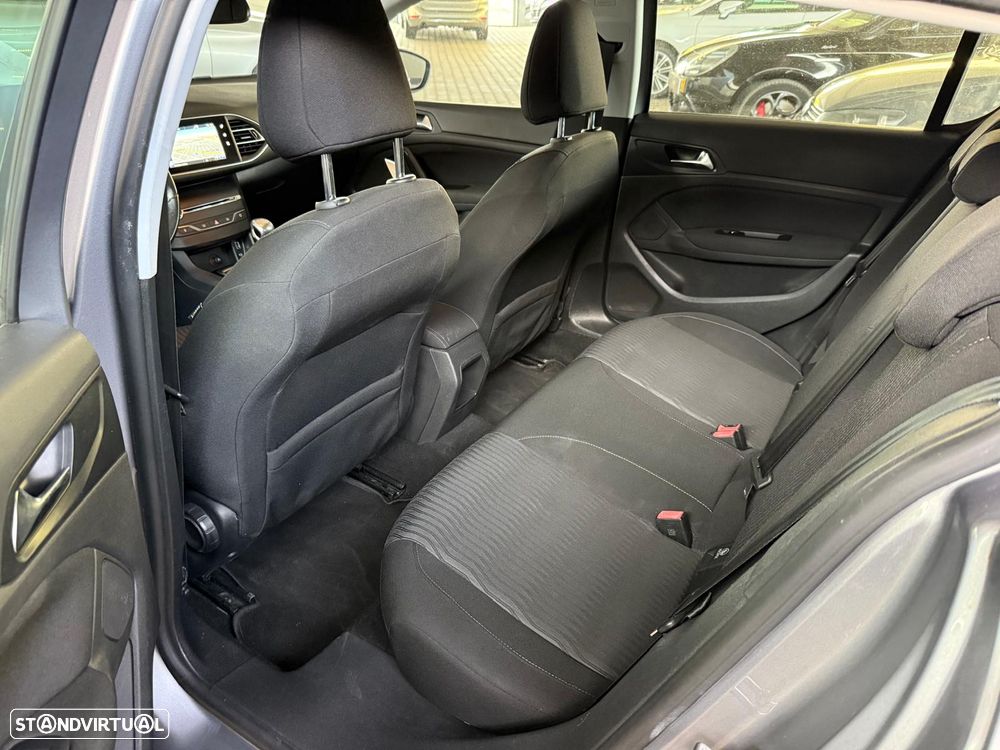 Peugeot 308 1.6 e-HDi Allure J17 - 22