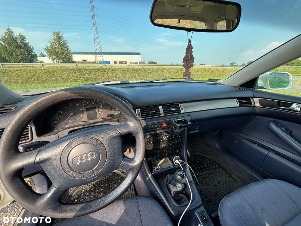Audi A6 Avant 2.4 - 6