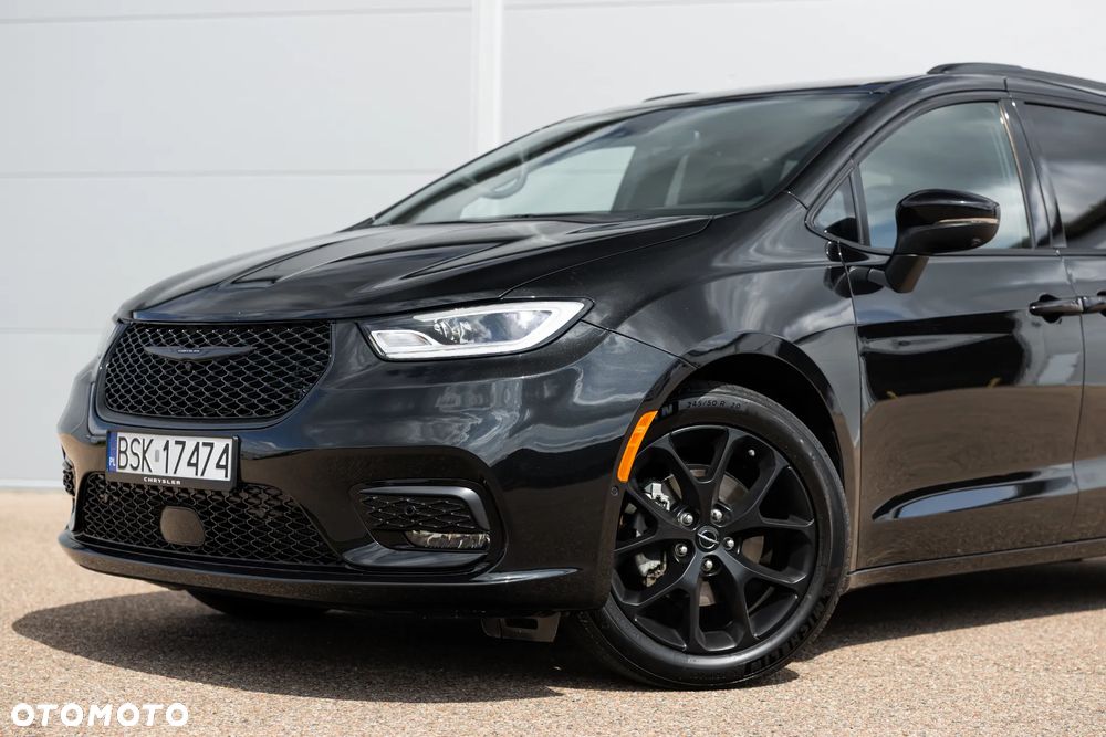 Chrysler Pacifica - 4
