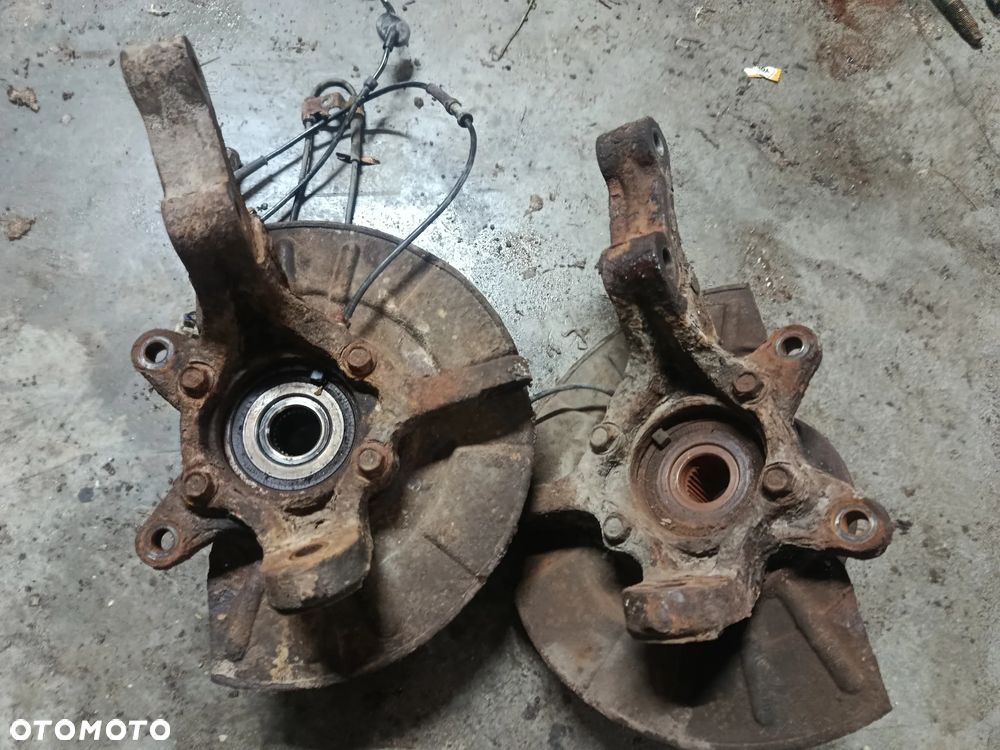 Zwrotnica przód prawa lewa Suzuki Grand Vitara 2 1.6 - 2