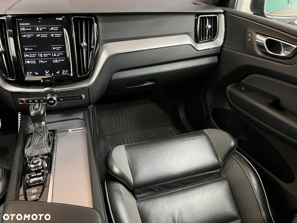 Volvo XC 60 T5 AWD R-Design - 10