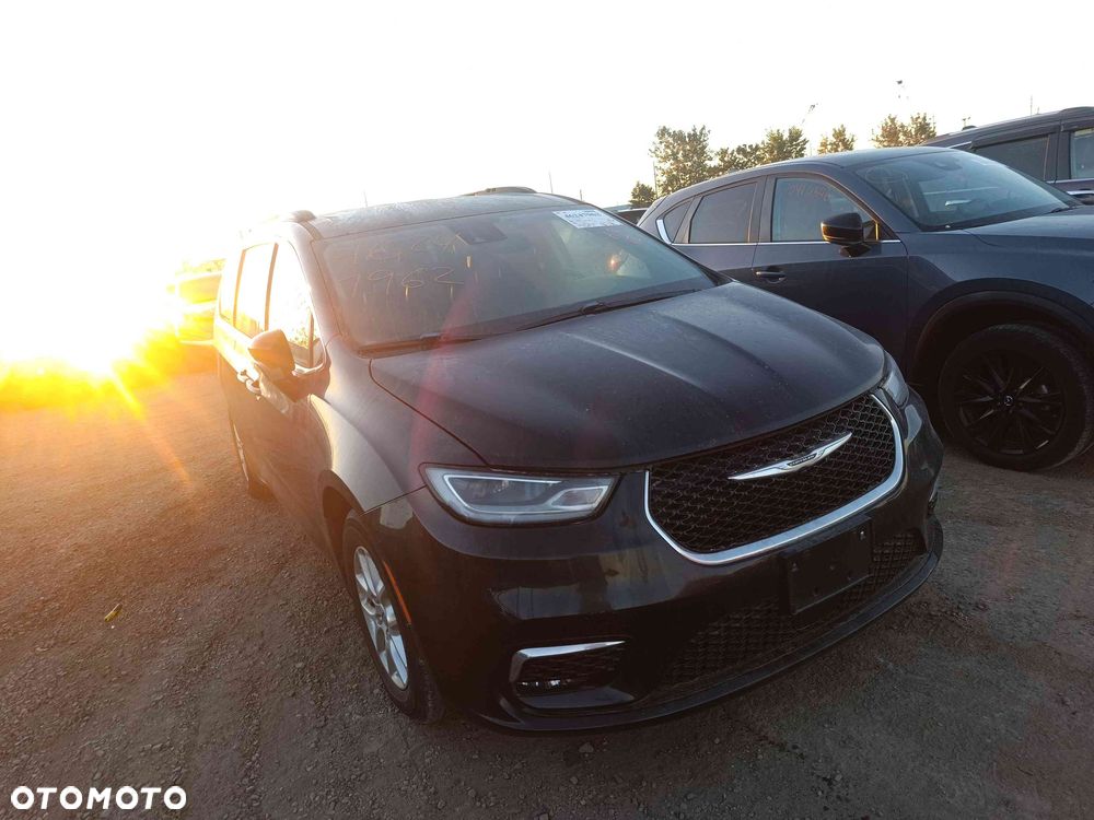 Chrysler Pacifica - 11