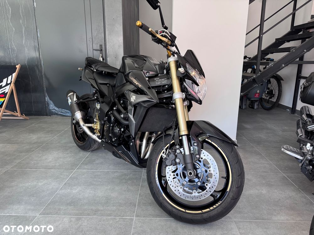 Suzuki GSR - 1