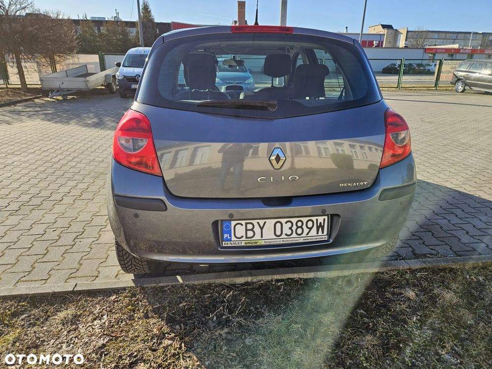 Renault Clio 1.4 16V Authentique - 5