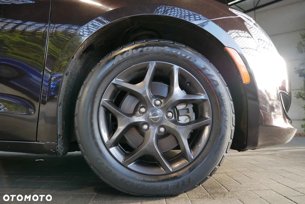 Chrysler Pacifica - 33