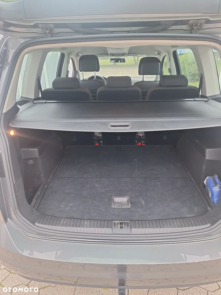 Volkswagen Touran 2.0 TDI DPF BlueMotion Technology Comfortline - 16