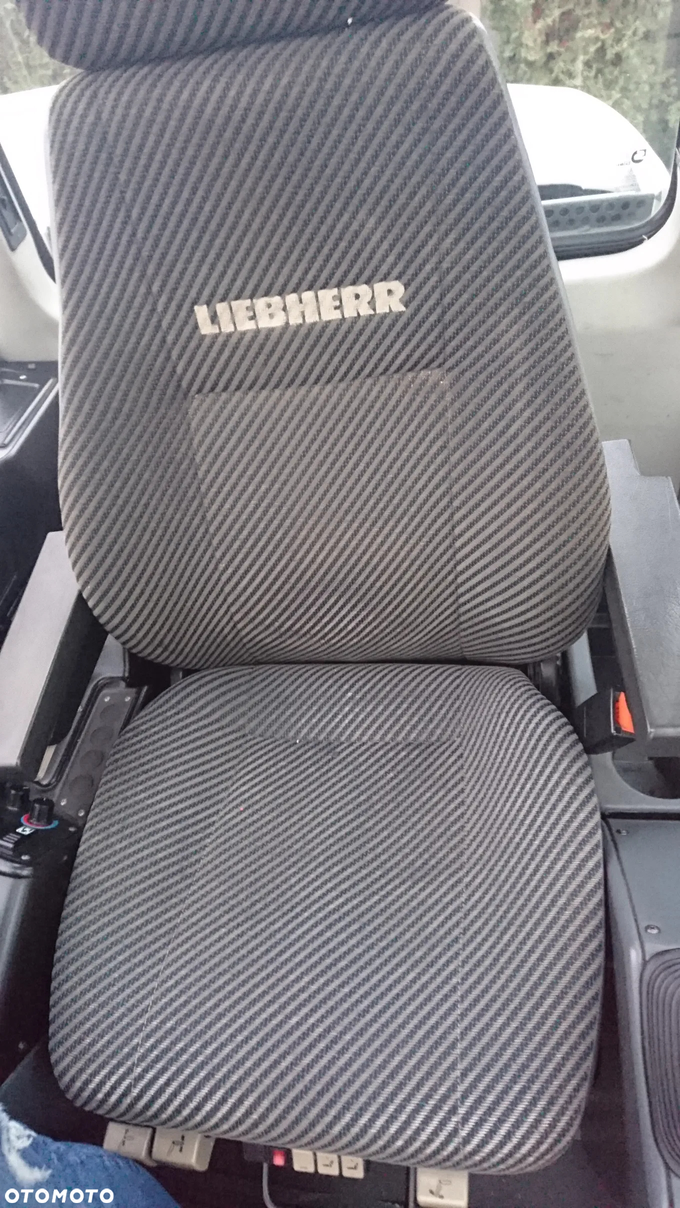 Liebherr A311 - 6