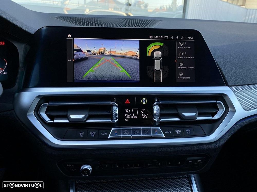 BMW 320 d Pack Desportivo M Auto - 25