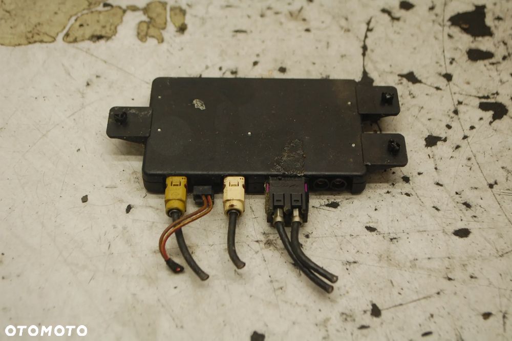 WZMACNIACZ ANTENY 1T0035530 VW TOURAN I - 1