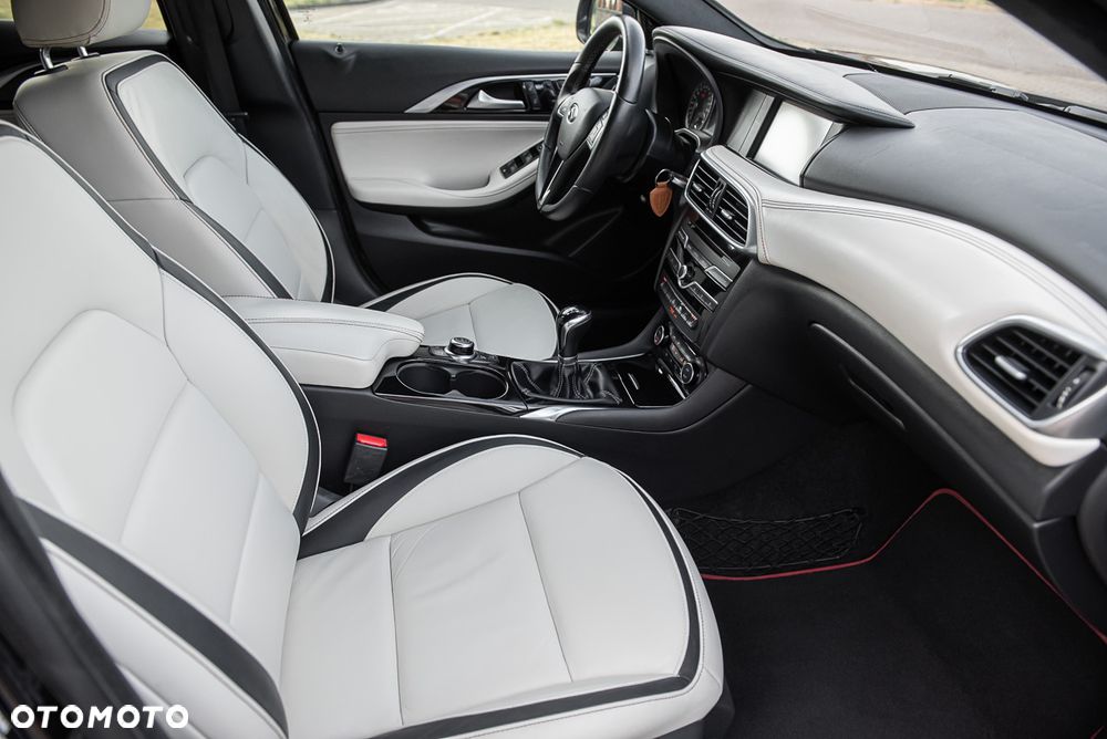 Infiniti Q30 - 33
