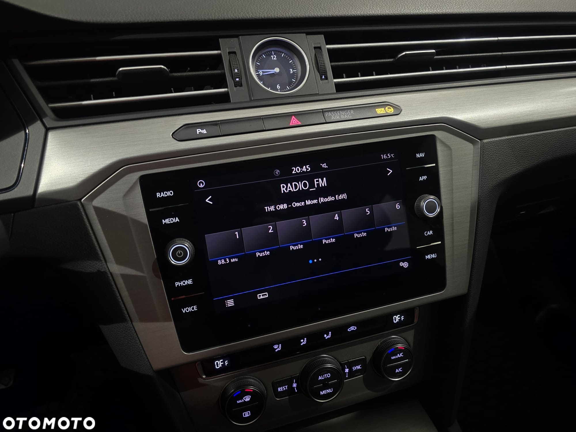 Volkswagen Passat 2.0 TDI BMT Trendline - 18