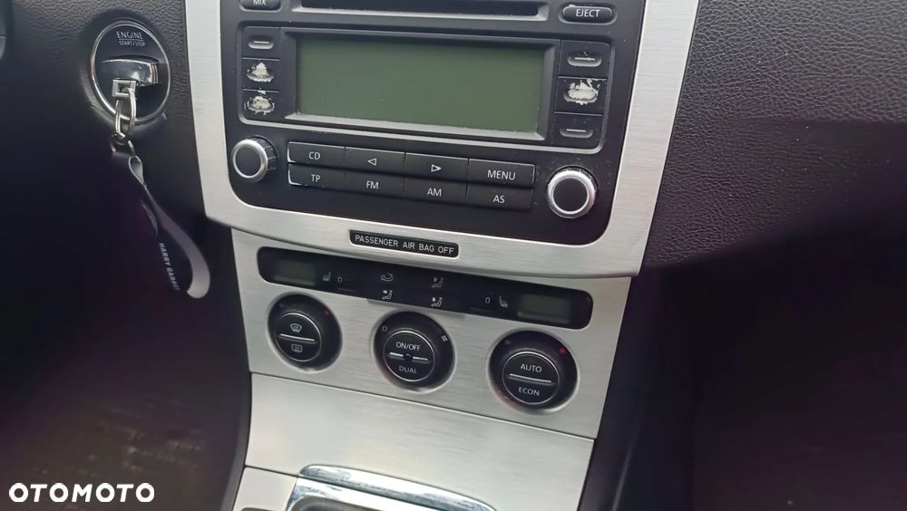 Volkswagen Passat - 12