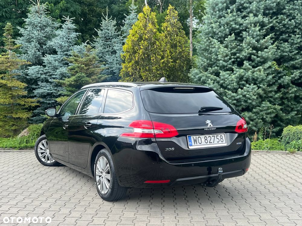 Peugeot 308 SW 1.2 PureTech Allure S&S - 10