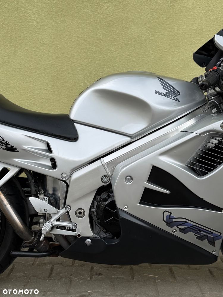 Honda VFR - 8