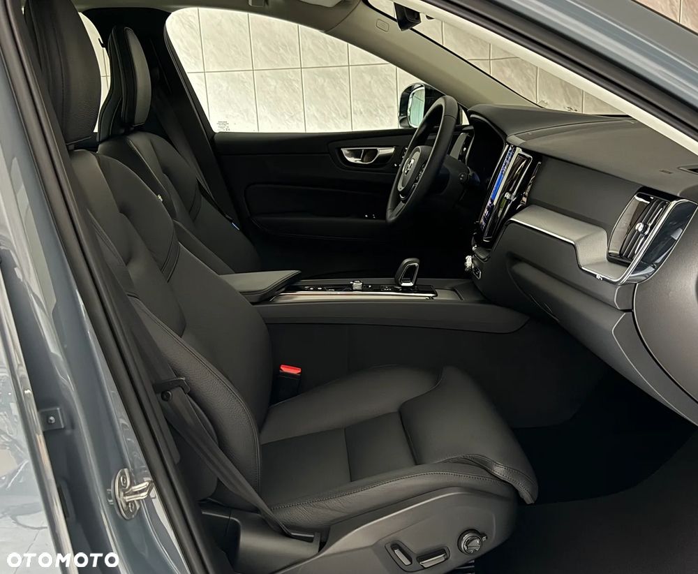 Volvo XC 60 B4 D Plus Dark - 9
