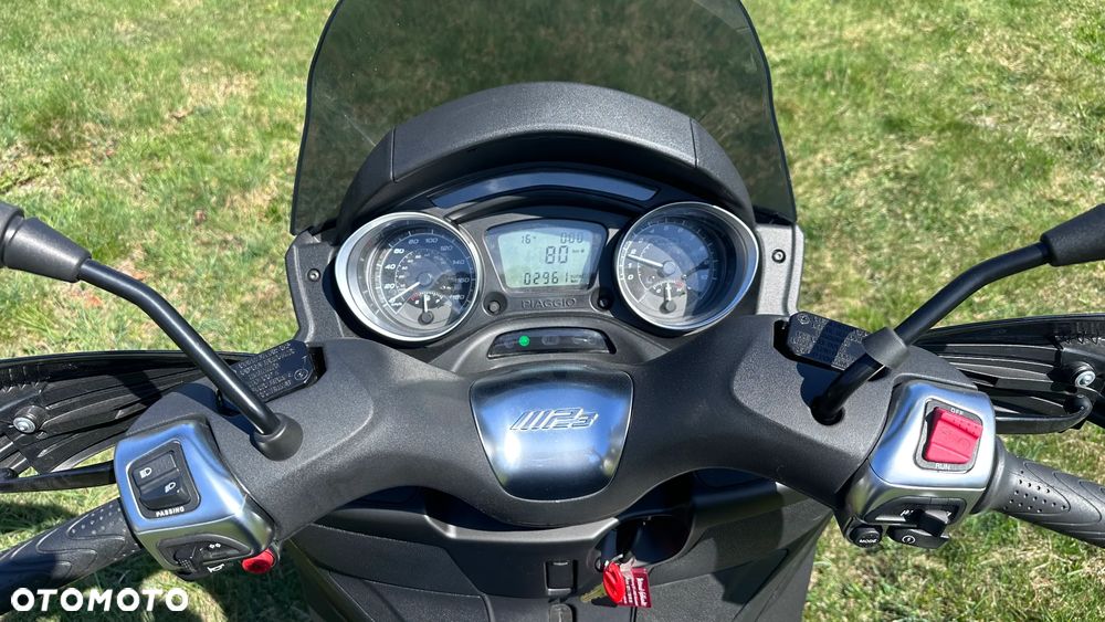 Piaggio MP-3 - 13