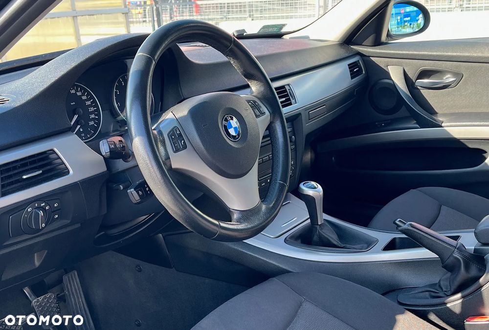 BMW Seria 3 320i - 11