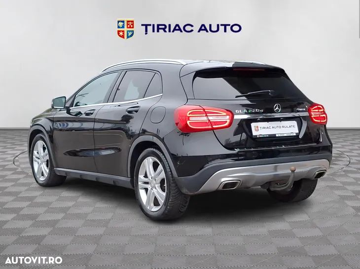 Mercedes-Benz GLA 220 d 4Matic 7G-DCT - 4