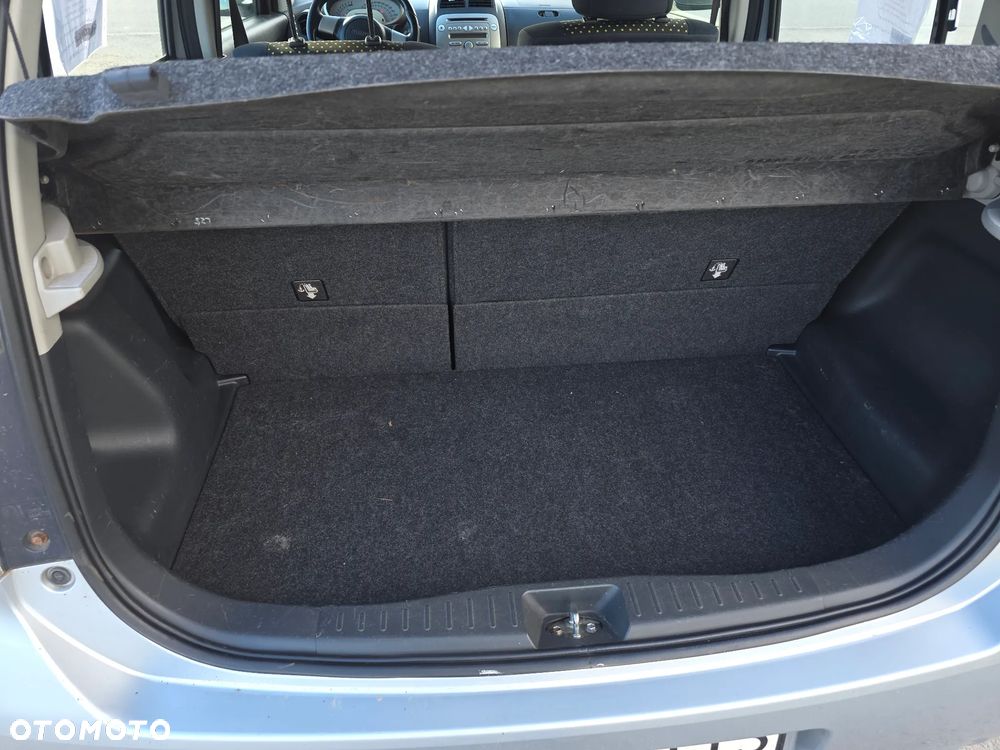 Daihatsu Sirion - 23