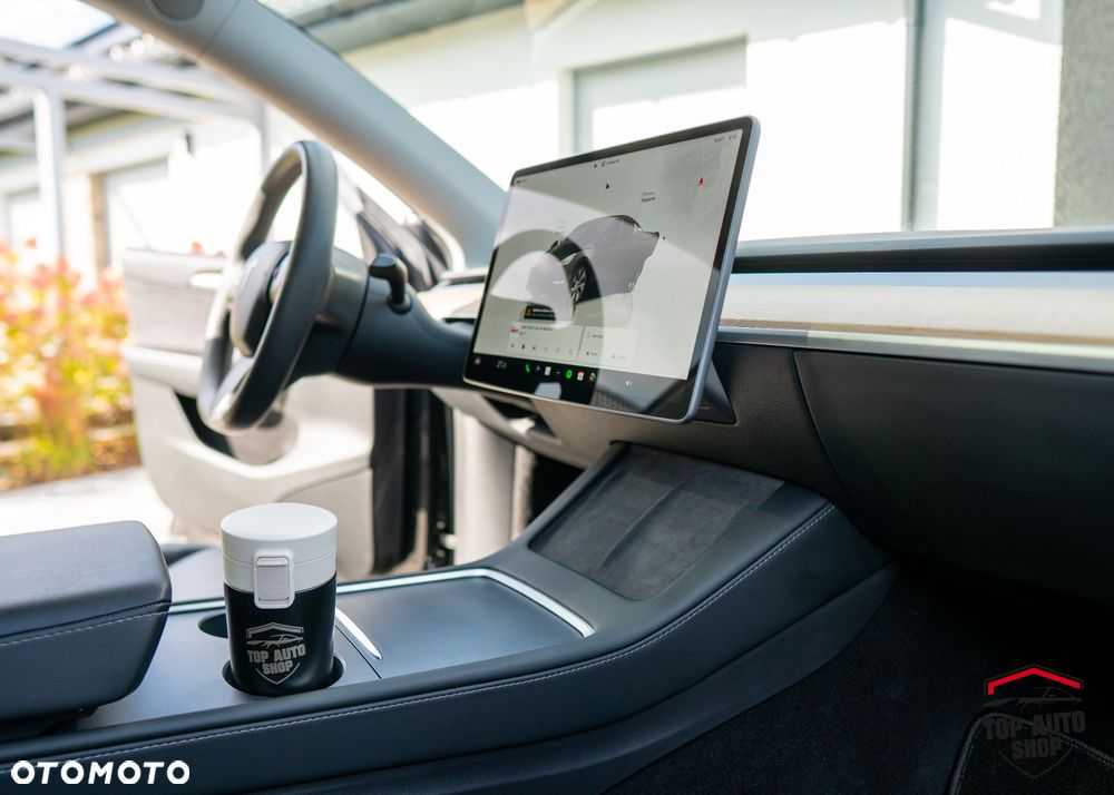 Tesla Y Long Range AWD - 21