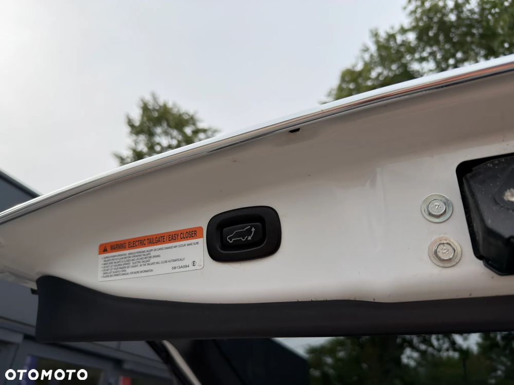 Mitsubishi Outlander Instyle NAVI + - 38